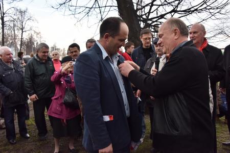 Деревьям Победы – расти! Коммунисты Москвы и их сторонники заложили Аллею Победы в парке на Поклонной горе