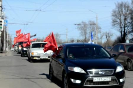Первый секретарь Тульского обкома Олег Лебедев: «В канун 70-летия Победы наши молодые коммунисты вместе с ветеранами Великой Отечественной войны посадят три аллеи по 70 деревьев каждая»