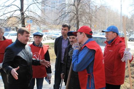 Коммунисты Новосибирска провели субботники во всех районах города