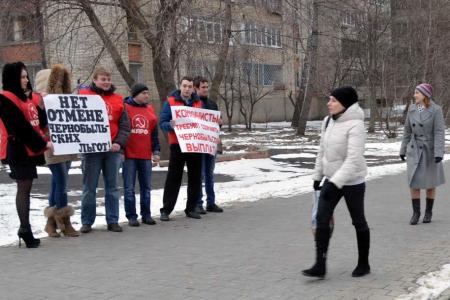 Первый секретарь Тульского обкома Олег Лебедев: «В канун 70-летия Победы наши молодые коммунисты вместе с ветеранами Великой Отечественной войны посадят три аллеи по 70 деревьев каждая»