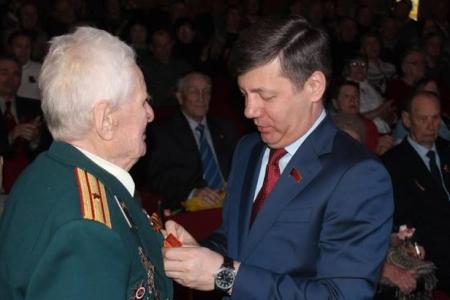 Д.Г. Новиков принял участие в торжественном собрании, организованном Новгородским обкомом КПРФ в честь 70-летия Победы советского народа в Великой Отечественной войне