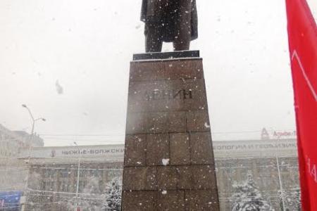 Саратов. Цветы Ильичу