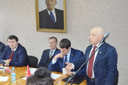 Первый секретарь Тульского обкома  Олег Лебедев провел в Туле семинар-совещание секретарей первичных отделений для поддержки партийного актива и дальнейшего усиления всех направлений партийной работы
