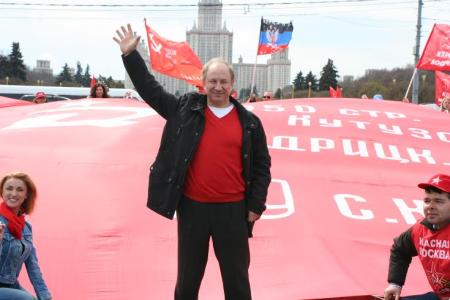 Коммунисты Москвы провели автопробег к 70-летию Победы