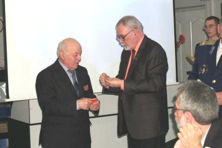 Коммунисты Кургана приняли участие в проведении конкурса учащихся к 70-летию Великой Победы 