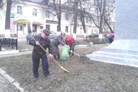 Тульская область. В городе Алексине коммунисты привели в порядок сквер и памятник  В.И. Ленину