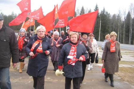 Коммунисты Ленинградской области организовали автопробег в честь 70-летия Победы 