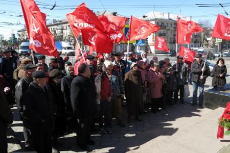 Чувашская Республика. В Чебоксарах задержана группа коммунистов за использование партийной символики