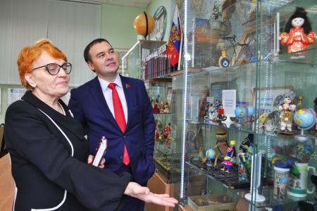 Ю.В. Афонин провёл патриотический урок проекта «Знамя нашей Победы» в московской школе