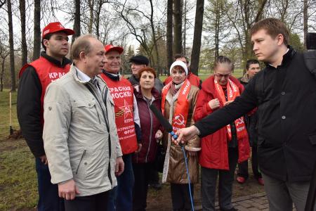 Деревьям Победы – расти! Коммунисты Москвы и их сторонники заложили Аллею Победы в парке на Поклонной горе