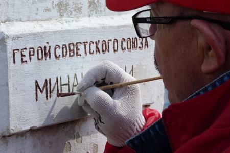 Крымский реском КПРФ провел субботник в поселке Вольное Джанкойского района