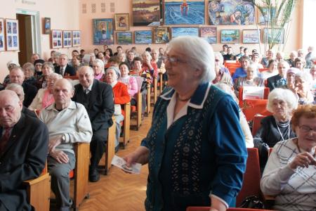 Коммунисты Кургана поздравили детей войны с 70-летием Великой Победы