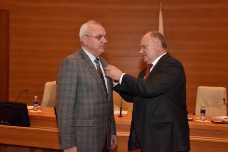 Накануне Дня Победы Г.А. Зюганов наградил депутатов фракции КПРФ в Госдуме