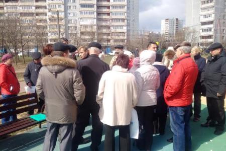 Москва. В Северном Медведково активисты противостоят застройке парка в пойме реки Яузы