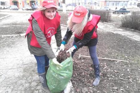 Тульская область. В городе Алексине коммунисты привели в порядок сквер и памятник  В.И. Ленину