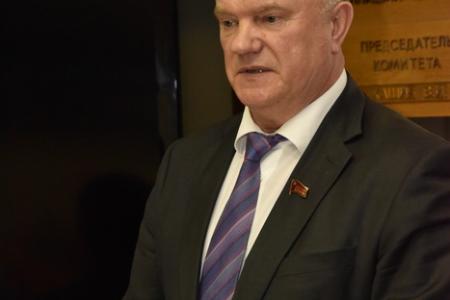 Г.А. Зюганов наградил группу директоров и учителей московских школ