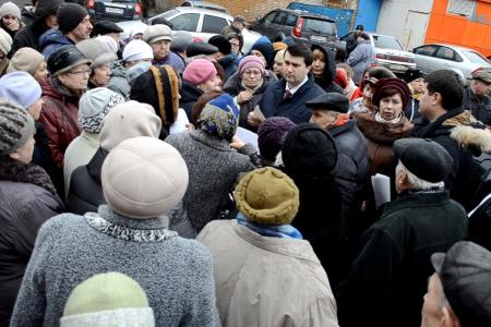 Олег Лебедев продолжает встречи с избирателями, на которых рассказывает о необходимости борьбы с русофобией и антисоветизмом, а также решает экологические проблемы жителей