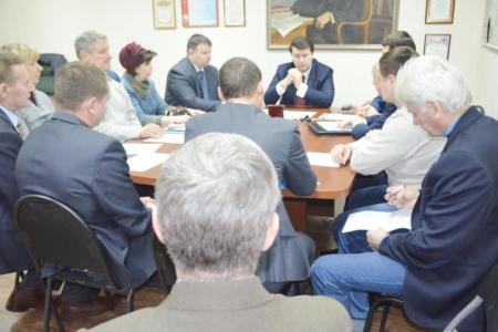 Первый секретарь Тульского обкома Олег Лебедев: «В канун 70-летия Победы наши молодые коммунисты вместе с ветеранами Великой Отечественной войны посадят три аллеи по 70 деревьев каждая»