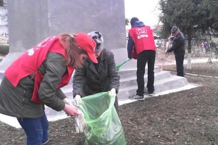 Тульская область. В городе Алексине коммунисты привели в порядок сквер и памятник  В.И. Ленину
