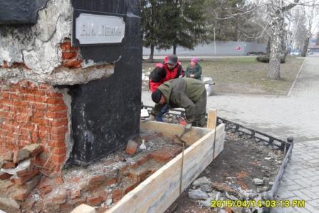 Коммунисты Новосибирска провели субботники во всех районах города