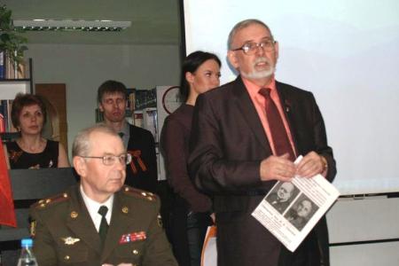 Коммунисты Кургана приняли участие в проведении конкурса учащихся к 70-летию Великой Победы 