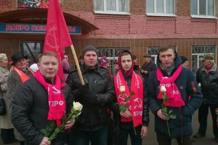 Осенью 2014 года по инициативе депутатов-коммунистов был открыт первый в Удмуртии бюст Юрия Алексеевича Гагарина