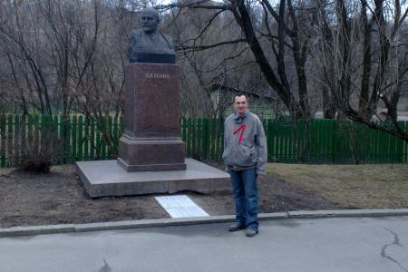 Подольские коммунисты приняли участие в субботнике в историко-мемориальном музее-заповеднике "Подолье" - "Домике Ленина"