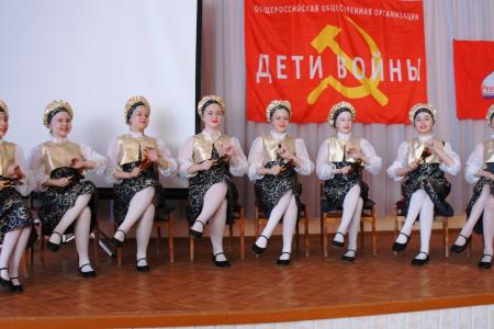 Коммунисты Кургана поздравили детей войны с 70-летием Великой Победы