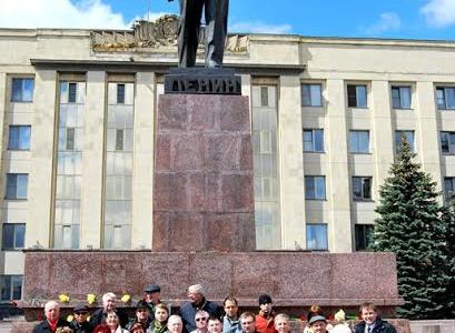Ставропольские коммунисты возложили цветы к памятнику В.И. Ленину