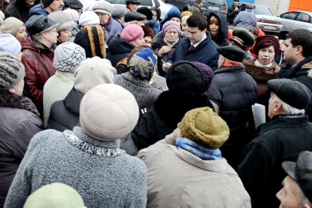 Олег Лебедев продолжает встречи с избирателями, на которых рассказывает о необходимости борьбы с русофобией и антисоветизмом, а также решает экологические проблемы жителей