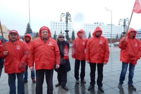 Республика Марий Эл. Коммунисты приняли участие в гражданском митинге против разбитых дорог