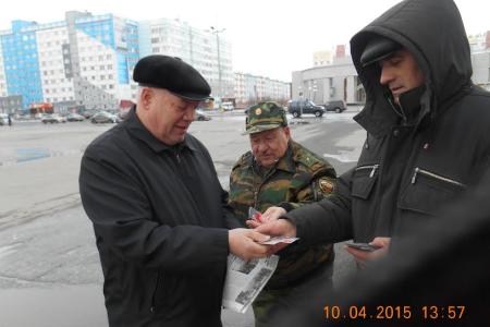 В городе Новый Уренгой Ямало-Ненецкого автономного округа  прошел пикет, посвящённый Дню космонавтики