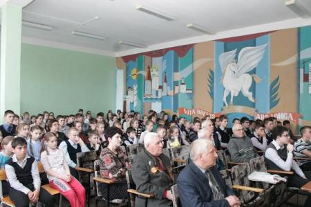 Псковская область. Ученики Тямшанской гимназии встретились с представителями общественной организации «Дети войны»