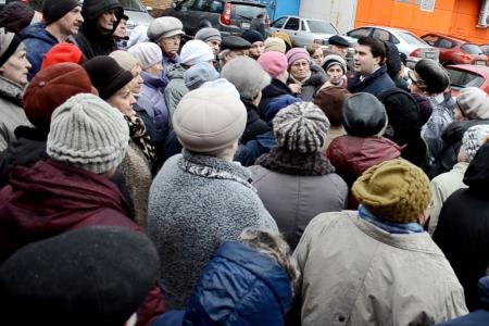 Олег Лебедев продолжает встречи с избирателями, на которых рассказывает о необходимости борьбы с русофобией и антисоветизмом, а также решает экологические проблемы жителей