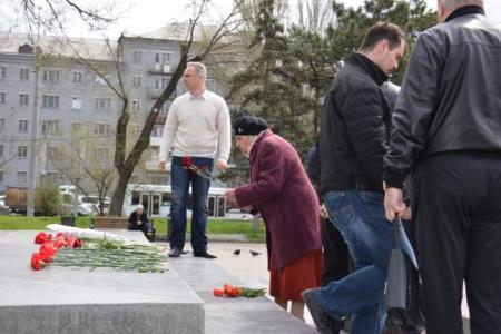 Коммунисты Ростова-на-Дону отметили 145-летие Вождя мировой революции возложением цветов
