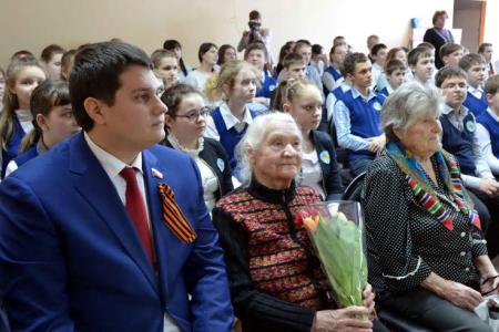Секретарь Тульского обкома КПРФ Алексей Лебедев вручил ветеранам государственные юбилейные медали к 70-летию Великой Победы 