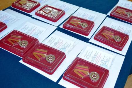 Секретарь Тульского обкома КПРФ Алексей Лебедев вручил ветеранам государственные юбилейные медали к 70-летию Великой Победы 