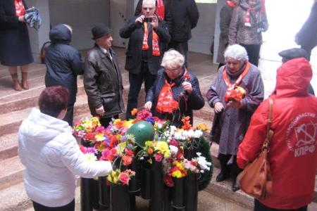 Коммунисты Ленинградской области организовали автопробег в честь 70-летия Победы 