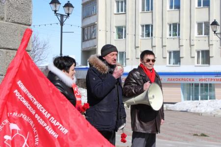 Коммунисты Магадана провели митинг возле памятника В.И. Ленину