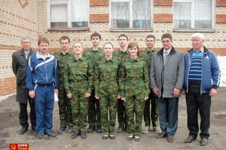Тамбовская область. Коммунисты подарили военную форму ученикам Больше-Ломовисской школы