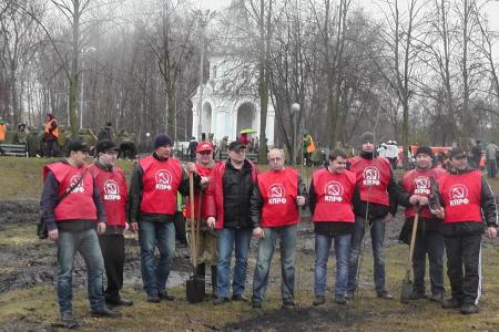 ​Белгород. Коммунисты и депутаты КПРФ приняли участие в общегородском субботнике