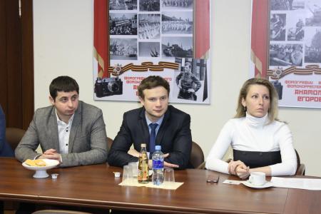 Иван Мельников наградил медалью «70 лет Великой Победы» участников патриотического проекта «Знамя нашей Победы»