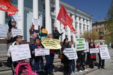В Волгограде прошел пикет против проводимой городскими властями политики экономии на детях