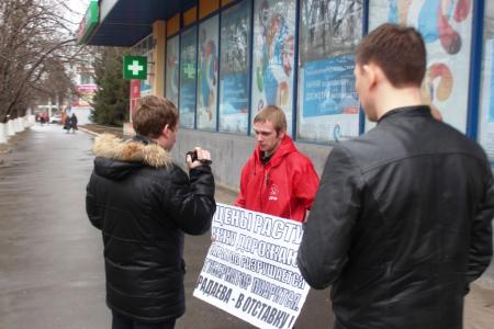 Саратовцы требуют отставки губернатора Радаева