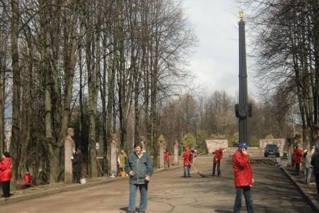 Коммунисты города Иваново провели субботник на мемориале «Красная Талка»