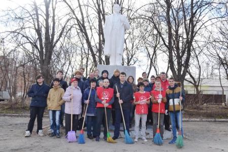 Олег Лебедев: Мы продолжаем проводить субботники и ремонт памятников В.И. Ленину в Тульской области