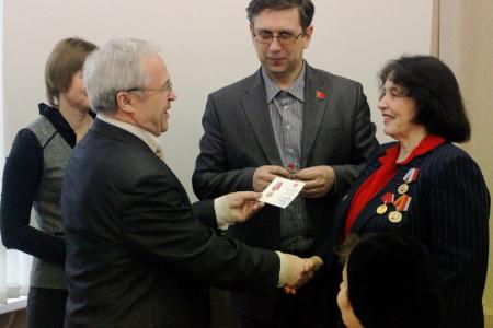 «Служили СССР, послужим России!». В Ярославле депутаты от КПРФ вручили награды ветеранам Карибского кризиса