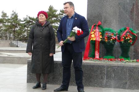 Амурская область. Коммунисты Благовещенска отметили 145-летие Ленина автопробегом