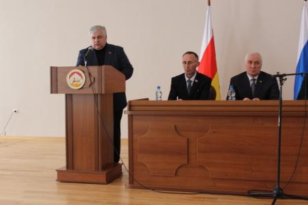 Делегация коммунистов во главе с К.К. Тайсаевым прибыла в Южную Осетию для участия в заседании Парламента 