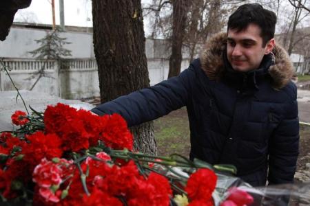 Коммунисты и комсомольцы почтили память молдавского революционера Павла Ткаченко